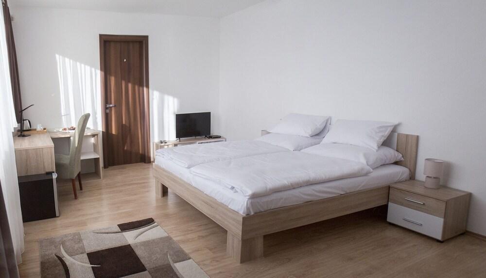 River View Apartments Hotel 브라티슬라바 외부 사진