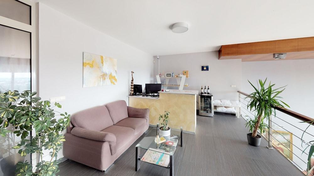 River View Apartments Hotel 브라티슬라바 외부 사진